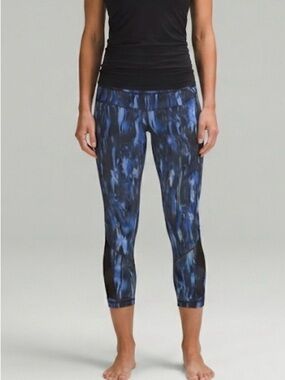 Lululemon Blue Abstract Mesh Panel High-Rise Capri Leggings Size 8